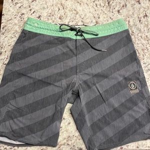 Volcom board shorts size 31